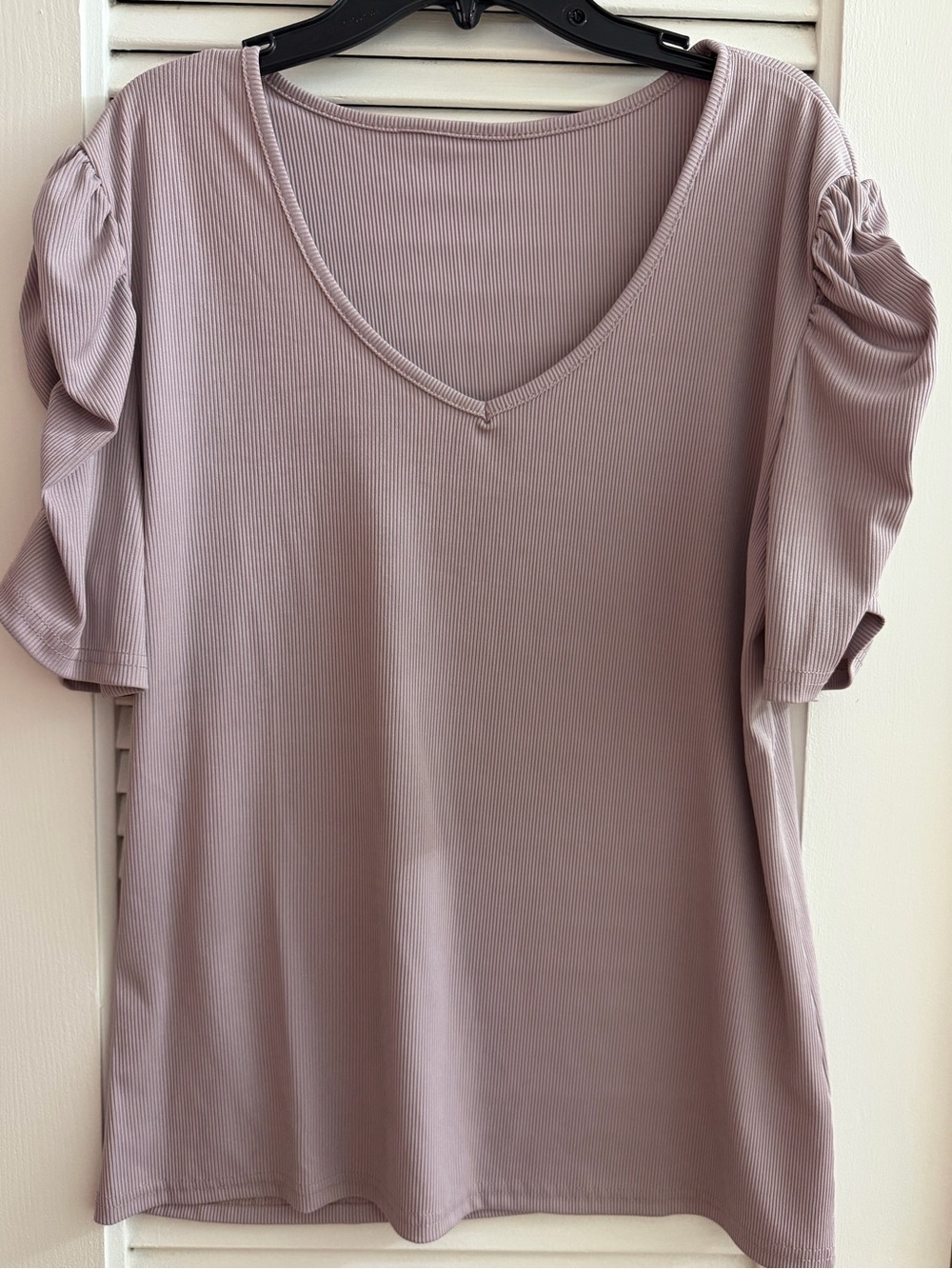 Women's Mauve Ribbed V-Neck Top with Ruched Sleeves Size XL